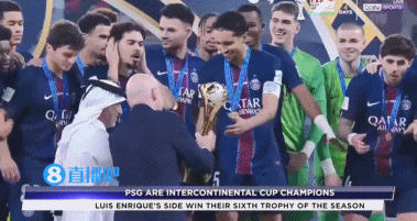 我们是世界冠军！马尔基尼奥斯以队长身份捧起洲际杯奖杯