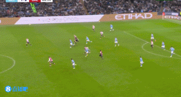 曼城2球领先！萨维尼奥奔袭射门折射入网