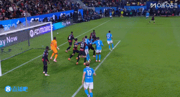 米兰反击良机，恩昆库射门高出