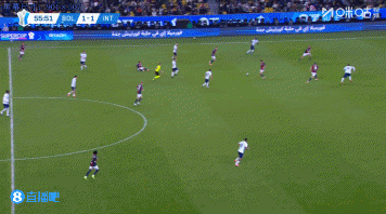 点球取消！博尼禁区内倒地，主裁观看回放后认为没有犯规
