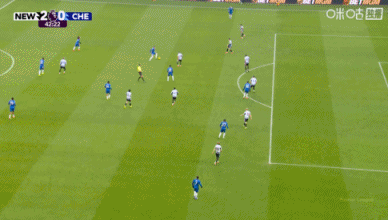 进球无效！加纳乔传中，后点内托没有顶到球，用手砸进球门