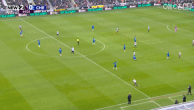 差点半场戴帽！戈登左路传中，沃尔特马德门前垫射稍稍高出