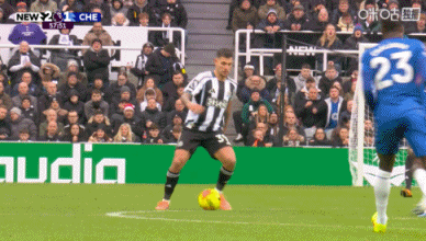 有点上头！马雷斯卡不满裁判判罚，愤怒甩手+呐喊吃到一张黄牌