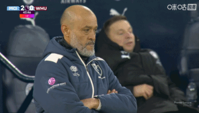 想啥呢？曼城2-0领先，镜头长时间给到脸色凝重的西汉姆主帅努诺