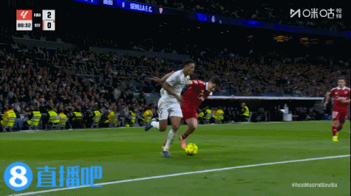 贝林厄姆禁区内倒地，主裁观看var后取消点球