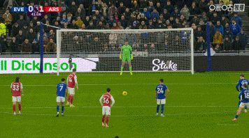 没招了！奥布莱恩手球送点约克雷斯罚进，老帅莫耶斯低头无奈扶额