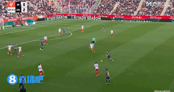 顶的太正了！马竞左路起传中，瑟尔洛特头球被赫罗纳门将稳稳拿住