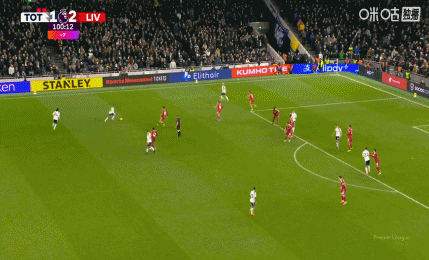 里沙利松哨响后找裁判抗议,被出示黄牌 里沙利松哨响后找裁判抗议,被出示黄牌