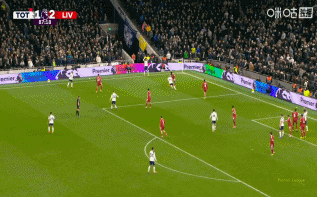 又伤一个!弗林蓬遭里沙利松肘击,嘴角流血 又伤一个!弗林蓬遭里沙利松肘击,嘴角流血