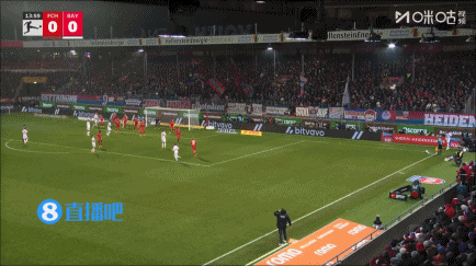 奥利塞开出角球，塔摆渡，斯坦尼西奇头球接力破门！拜仁1-0领先