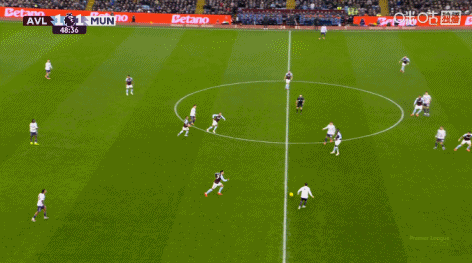 芒特推进后传中，舍什科铲射没踢到球