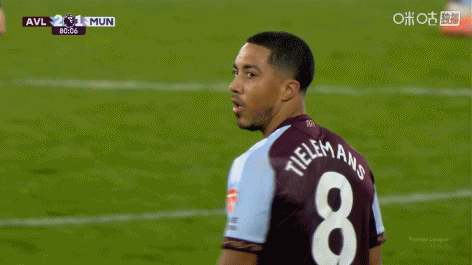 有争议！禁区混战中林德洛夫有手球嫌疑，裁判奥利弗无表示