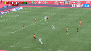 又是内内！内内左路精彩兜射，被赞比亚门将扑出
