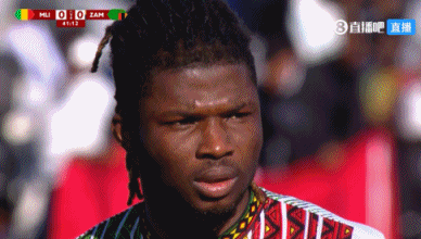 内内禁区内被凶狠铲倒，裁判观看VAR后判点球，图雷没踢进