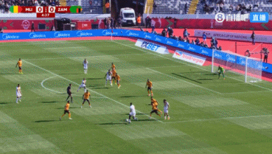 漂亮的过人！内内连停带过晃过3人突入禁区，队友射门擦柱而过