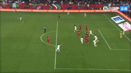 射得漂亮但越得明显...本塞拜尼侧钩破门，但越位在先被吹无效