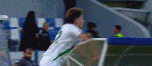 海港旧将！巴尔加斯逆足轰世界波+包抄建功，助球队逆转吉达国民