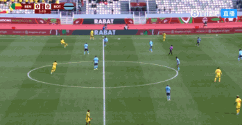 贝宁开场闪击，女边裁随后举旗示意越位在先，进球无效！