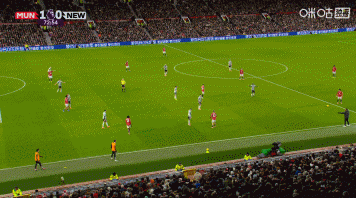 错失绝好机会!纽卡后防失误,达洛特禁区内打门高出横梁 错失绝好机会!纽卡后防失误,达洛特禁区内打门高出横梁