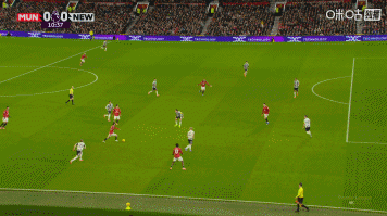 舍什科禁区内转身打门，但偏出球门很多