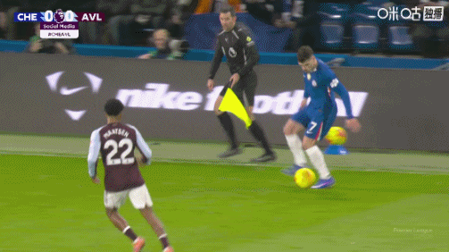 错失良机！内托边路传中，佩德罗近距离抢点被马丁内斯扑出