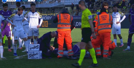 幸无大碍！佛罗伦萨球员皮科利比赛中一度倒地不起，让人想起博维