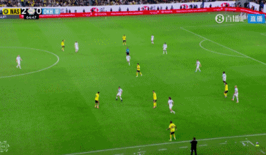 队友脚尖越位！C罗破门被吹越位无缘戴帽，异常生气找裁判要说法