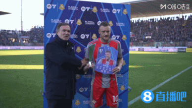 老兵不死！瓦尔迪赛前领取意甲11月最佳球员奖杯