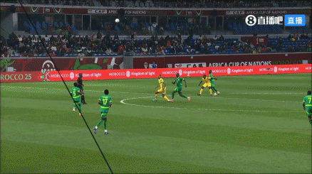 完全没必要...库利巴利身后蹬踏对手，主裁看过VAR后将其直红罚下