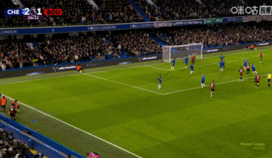 互捅局？查洛巴解围失误变“助攻”，小克鲁伊维特破门