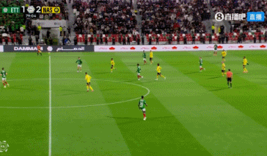 利雅得胜利造越位失误，维纳尔杜姆低射破门，胜利第79分钟遭扳平