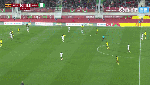 离大谱！乌干达门将贾马尔禁区外扑救手球，替补出场10分钟染红