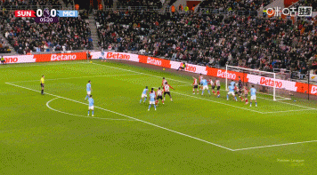 B席进球但越位在先，进球无效