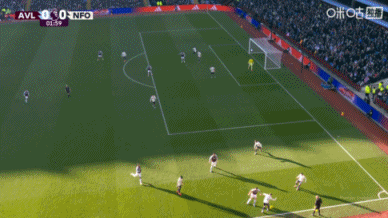 错失良机！森林后卫回传失误，沃特金斯门前超近距离单刀被挡出