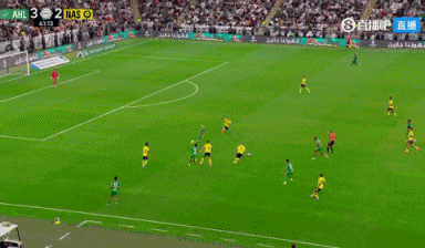 菲利克斯传中，C罗中路停球失误没能转化为射门，随后遗憾抱头