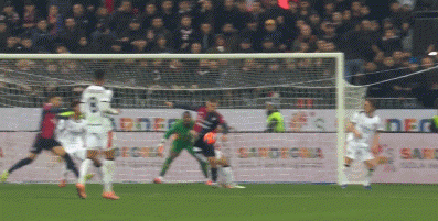 前意甲裁判：里奇的右臂触球时紧贴身体，因此不判点球是正确的