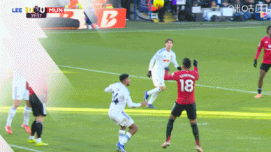 神扑！卡塞米罗约罗头球接力，利兹联门将佩利近在咫尺将球扑出