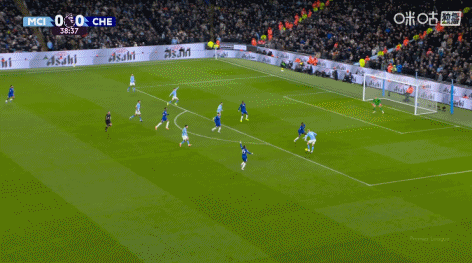 只差一点！哈兰德禁区内兜射击中立柱