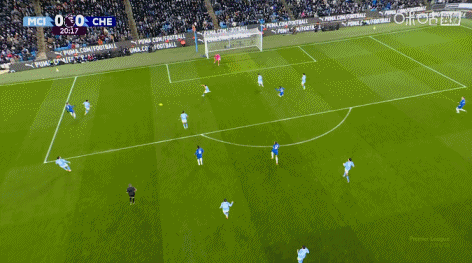 关键！埃斯特旺无人盯防近距离打门，被格瓦迪奥尔封堵