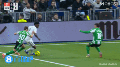 前裁判谈维尼修斯点球未判：看慢镜头回放越多，越觉得那是个点球