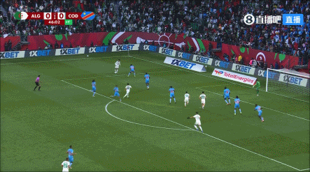 沙伊比准备开角球却被裁判直接吹中场，马赫雷斯上前与主裁理论