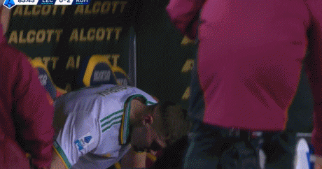 罗体:罗马前锋多夫比克受伤离场在替补席落泪,此前伤停一个半月 罗体:罗马前锋多夫比克受伤离场在替补席落泪,此前伤停一个半月