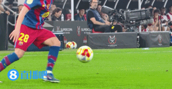 从从容容！巴德吉面对高空球，一记插花脚停球稳稳将球停下