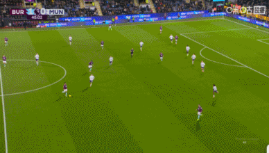 错失难得机会！舍什科禁区内右脚打门，变回传门将直接被拿住