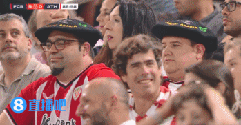 经典动作！毕尔巴鄂0-5巴萨，终场前主帅巴尔韦德在场边半蹲皱眉