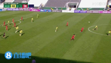 行云流水的反击！10人泰国打出精彩3人反击，可惜射门稍稍偏出