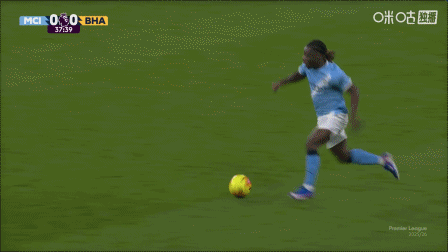 破三场球荒！哈兰德点射破门收获本赛季联赛第20球，多库造点
