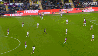 不走运，19岁海文成为曼联队史英超打进乌龙球最年轻球员