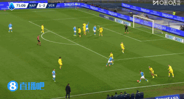 霍伊伦破门扳平比分，但裁判判罚停球时手球，进球无效