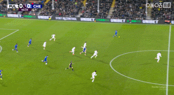 有点急了,内托高速反击,一脚远射打高了 有点急了,内托高速反击,一脚远射打高了